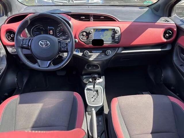 Toyota YARIS 1.5 Hybrid Bi-Tone Plus Pano-Cruise