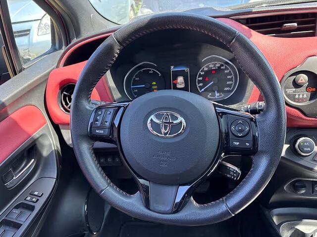 Toyota YARIS 1.5 Hybrid Bi-Tone Plus Pano-Cruise