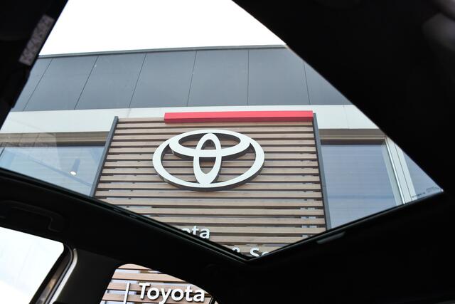 Toyota YARIS Cross 1.5 Hybrid Dynamic Limited Automaat 116pk | Panoramadak | Trekhaak | Head-up display | Stoelverwarming |