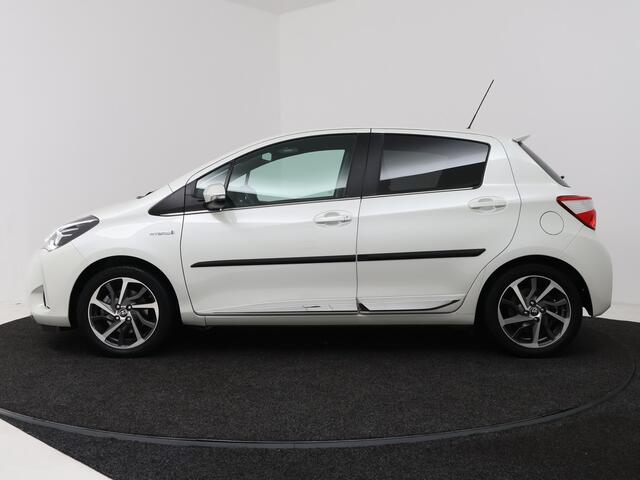 Toyota YARIS 1.5 Hybrid Executive | Navigatie | Panoramadak | Half leder | Camera |