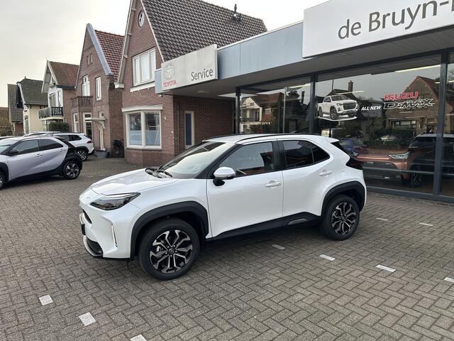 Toyota YARIS Cross 1.5 Hybrid 130 Dynamic + Comfort Pack dodehoekdetectie / stoelverwarming / stuurwielverwarming / parkeersensoren voor + achter / Navigatie / Apple Carplay / Android Auto / parkeercamera / 10 jaar Toyota garantie / rijklaarprijs incl. Toyota Pechhulppas