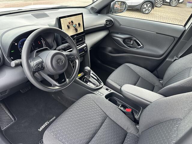 Toyota YARIS Cross 1.5 Hybrid 130 Dynamic + Comfort Pack dodehoekdetectie / stoelverwarming / stuurwielverwarming / parkeersensoren voor + achter / Navigatie / Apple Carplay / Android Auto / parkeercamera / 10 jaar Toyota garantie / rijklaarprijs incl. Toyota Pechhulppas