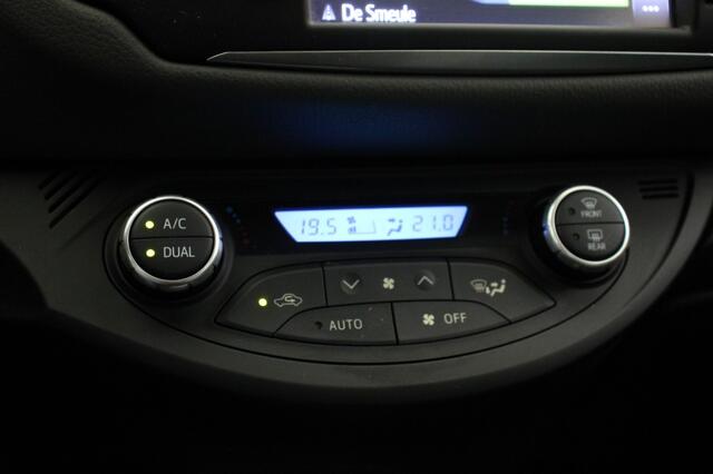 Toyota YARIS 1.5 VVT-i Aspiration Automaat - Navi, Camera, Clima, Trekhaak