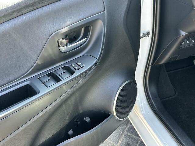 Toyota YARIS 1.5 VVT-i Executive UNIEK!12000KM/CAMERA/LEDER/NAVI