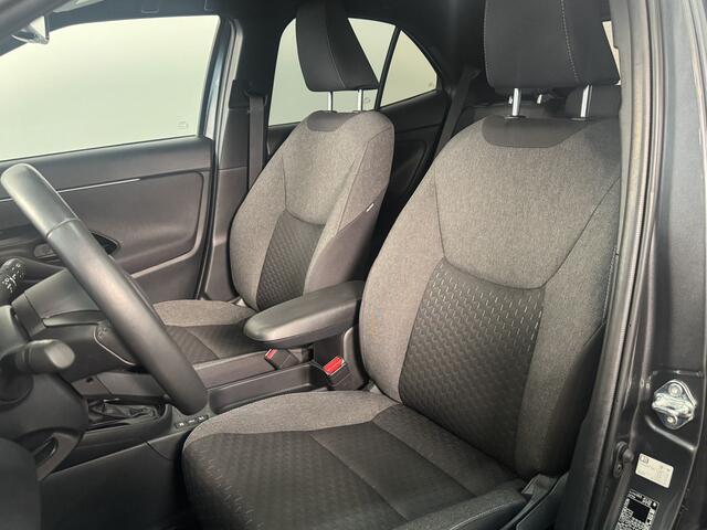Toyota YARIS Cross 1.5 Hybrid 115 Dynamic + Comfort Pack | Dodehoekdetectie | Parkeersensoren voor - en achter | Apple Carplay |