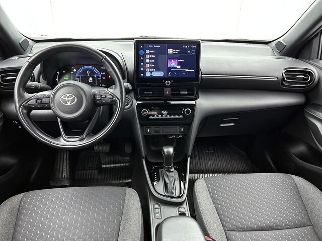 Toyota YARIS Cross 1.5 Hybrid 115 First Edition + | BTW voertuig | Parkeersensoren voor+achter | Stoel+Stuurverwarming | Draadloze telefoonlader | Navigatie | Apple CarPlay/Android Auto | Cruise Control Adaptive |