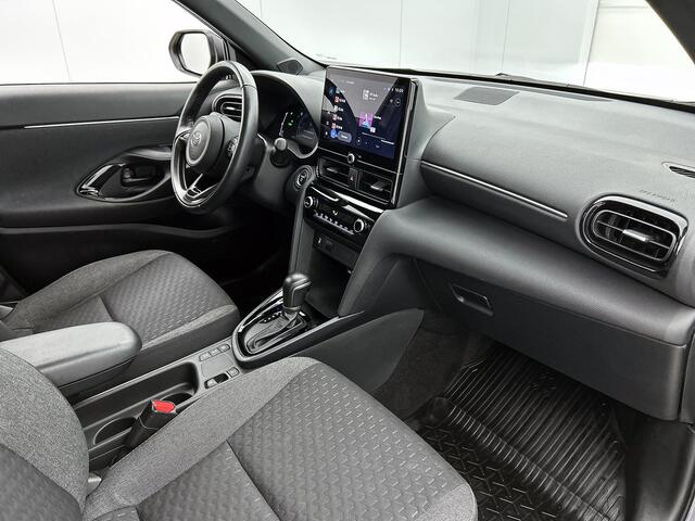 Toyota YARIS Cross 1.5 Hybrid 115 First Edition + | BTW voertuig | Parkeersensoren voor+achter | Stoel+Stuurverwarming | Draadloze telefoonlader | Navigatie | Apple CarPlay/Android Auto | Cruise Control Adaptive |