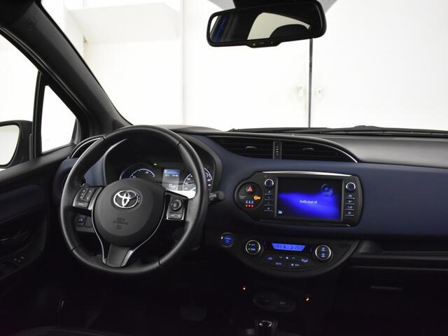 Toyota YARIS 1.5 Hybrid Bi-Tone | PDC | Navigatie |