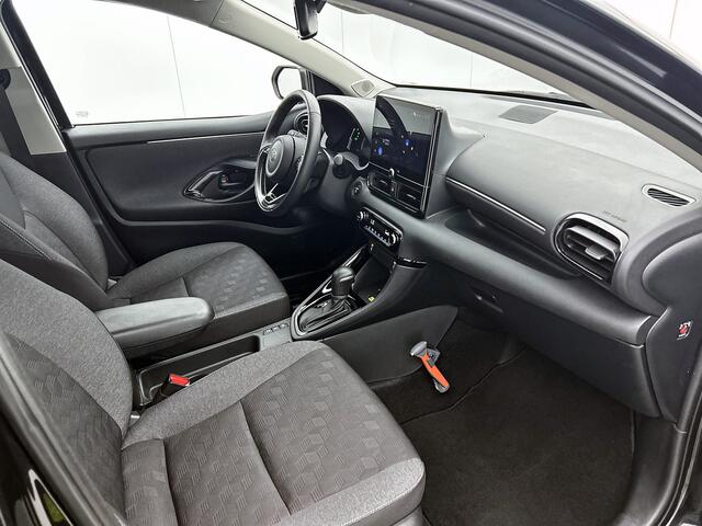 Toyota YARIS 1.5 Hybrid 115 Dynamic Comfort Pack | BTW voertuig | Dealer onderhouden | Stoel+Stuurverwarming | Dodehoek detectie | Parkeersensoren voor+achter | Climate Control | Cruise Control Adaptive | Navigatie | Apple CarPlay/Android