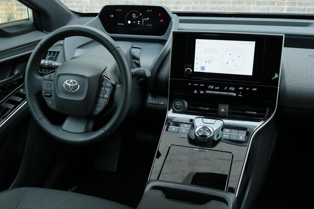 Toyota bZ4X Active 71 kWh, 3 Fase, Navigatie, Climate & Cruise control, Parkeercamera!