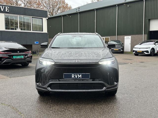 Toyota bZ4X Active 71 kWh 3 FASE| NIEUWE AUTO!!| 10 JAAR VOLLEDIGE FABRIEKSGARANTIE TOYOTA!| WARMTEPOMP| ADAPTIVE CRUISE| ACHTERUITRIJ CAMERA|