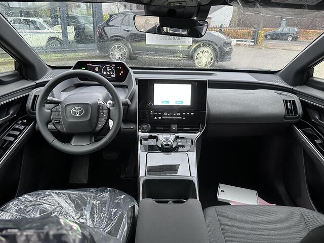 Toyota bZ4X Active 71 kWh 3 FASE| NIEUWE AUTO!!| 10 JAAR VOLLEDIGE FABRIEKSGARANTIE TOYOTA!| WARMTEPOMP| ADAPTIVE CRUISE| ACHTERUITRIJ CAMERA|