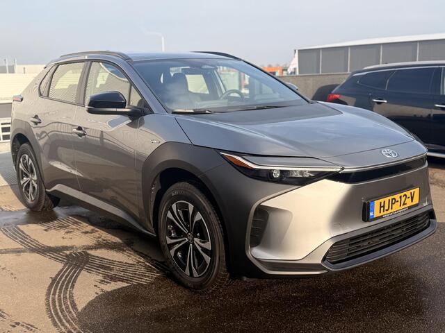 Toyota bZ4X Active 71 kWh Speciale PRIJS !! Nieuw 3km 27 maart 2025 incl: AppleCarplay / AndroidAuto, Parkeerhulpcamera, Climate control, Adaptieve cruise control