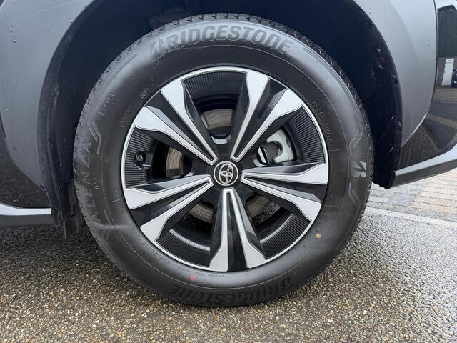 Toyota bZ4X Dynamic 71 kWh SOH 100% | 3-FASE | 5.000 KM | NAVIGATIE | 360° CAMERA + PDC | STUUR- & STOELVERWARMING | ADAPTIEVE CRUISE CONTROL | ELEKTRISCHE ACHTERKLEP | FABRIEKSGARANTIE 3034!