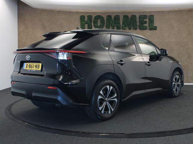 Toyota bZ4X Business Plus 71 kWh - ORIGINEEL NEDERLANDSE AUTO - NAVIGATIE FULL-MAP - ADAPTIEVE CRUISE CONTROL - VERWARMDE STOELEN VOOR / STUUR & VOORRUIT - PARKEERSENSOREN VOOR EN ACHTER - ACHTERUITRIJCAMERA - KEYLESS ENTRY & START - 3 FASE LADEN - DODEHOEKDETECTIE