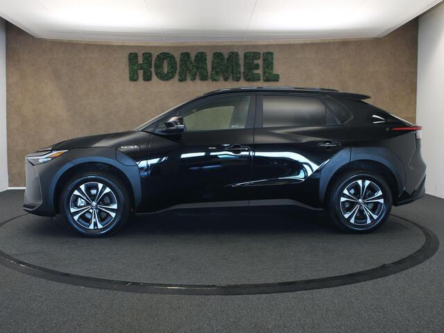 Toyota bZ4X Business Plus 71 kWh - ORIGINEEL NEDERLANDSE AUTO - NAVIGATIE FULL-MAP - ADAPTIEVE CRUISE CONTROL - VERWARMDE STOELEN VOOR / STUUR & VOORRUIT - PARKEERSENSOREN VOOR EN ACHTER - ACHTERUITRIJCAMERA - KEYLESS ENTRY & START - 3 FASE LADEN - DODEHOEKDETECTIE