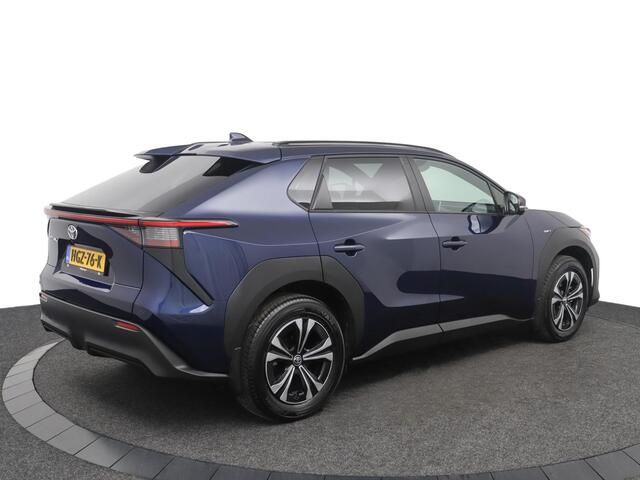 Toyota bZ4X Business Plus 71 kWh | Navigatie | 360 graden camera | Parkeersensoren en camera |