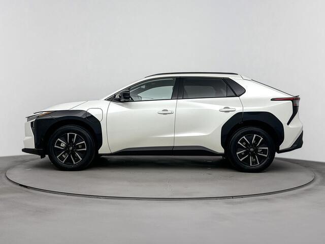 Toyota bZ4X Dynamic 73 kWh | Apple Carplay & Android Auto | Parkeercamera | * | Direct leverbaar |