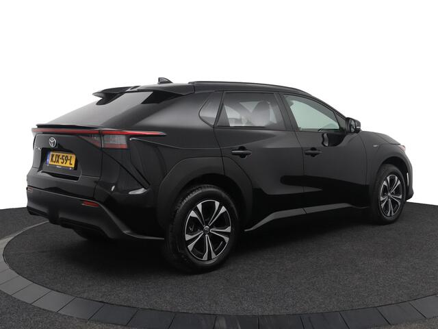 Toyota bZ4X Dynamic 71 kWh | Stoelverwarming | Navigatie | Dode hoek herkenning |