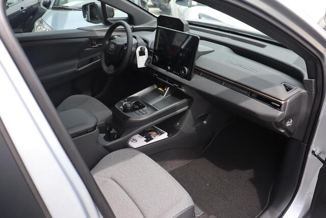 Toyota bZ4X Touring Dynamic 75 kWh ¤3.000 Inruil Voordeel ! Synthetisch Leer, Stoel en stuurverwarming!