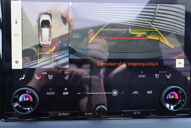 Toyota bZ4X Touring Executive AWD 75 kWh, Panoramisch dak, Stoelverwarming en Koeling, BSM, JBL, DEMOVOORDEEL ¤2.000,-!