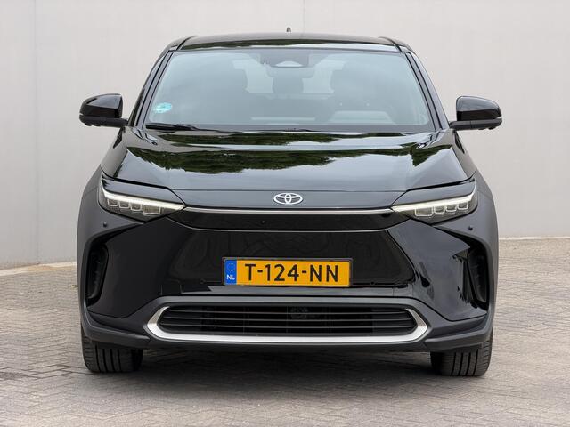 Toyota bZ4X Premium 4WD 71 kWh / Accu SOH 100 % / Dealer Onderhouden / Eerste Eigenaar / Navigatie / Cruise / Clima / 360 Camera / Lederen Bekleding / Adaptieve Cruise / Elektr. Stoelen / Stoel + Stuurwiel Verwarming / Stoel Ventilatie / DAB /