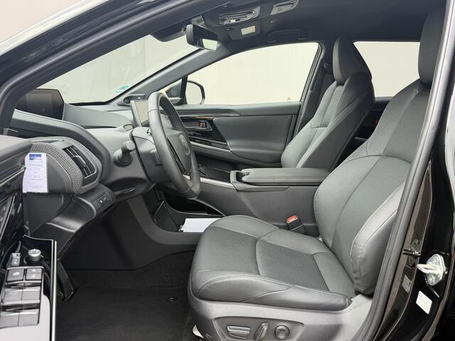 Toyota bZ4X Premium 4WD 71 kWh / Accu SOH 100 % / Dealer Onderhouden / Eerste Eigenaar / Navigatie / Cruise / Clima / 360 Camera / Lederen Bekleding / Adaptieve Cruise / Elektr. Stoelen / Stoel + Stuurwiel Verwarming / Stoel Ventilatie / DAB /