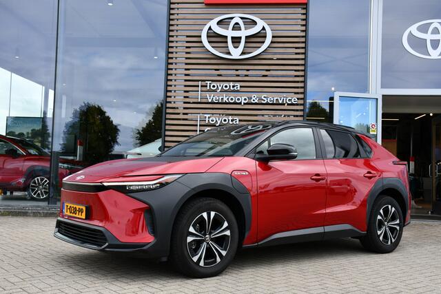 Toyota bZ4X Dynamic Bi-Tone + Panoramisch dak 71 kWh 204pk | Dodehoekdetectie | Rondomzicht camera | Trekhaak | Dealer-onderhouden |
