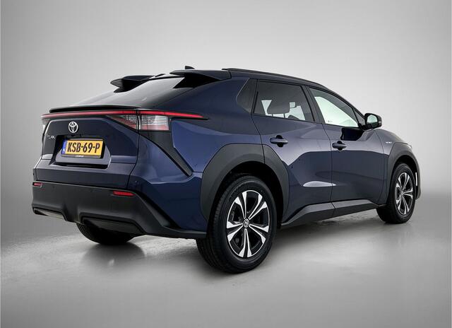 Toyota bZ4X Dynamic 71 kWh | Stoel verwarming | Navigatie | Dode hoek |