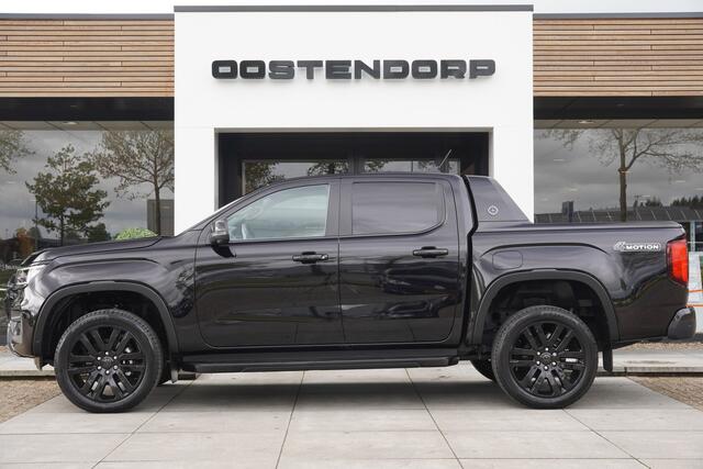 Volkswagen AMAROK 3.0TDI/240pk 4Motion Plus Cab Aventura BLACKSTYLE (2 persoons/ grijs kenteken)|2024|Leer|Trekhaak|360 Camera|Virtual Cockpit|Blindspot|21"Blackstyle|Elektr. Roll Cover|IQ LED|PDC|Harman/Kardon|Cruise+ACC|Dakrail