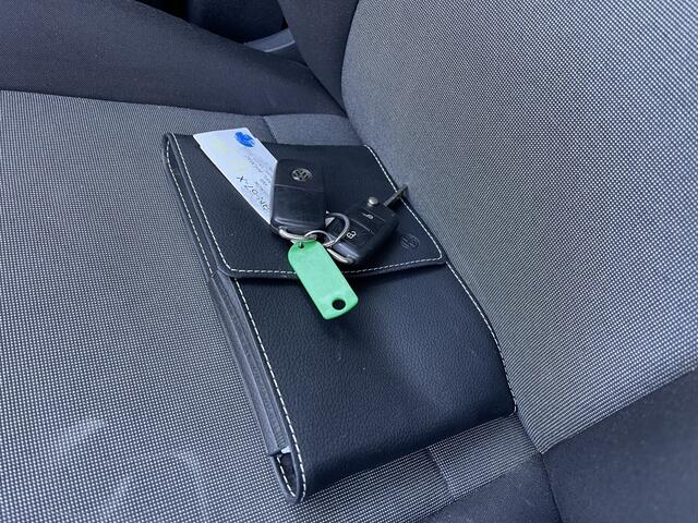 Volkswagen AMAROK 3.0 TDI 164pk 4 Motion Plus Cab Trendline / 2 persoons / vaste prijs rijklaar ¤ 19.950 ex btw / lease vanaf ¤ / 4x4 / airco / trekhaak 3000 kg / euro 6 diesel / bpm vrij