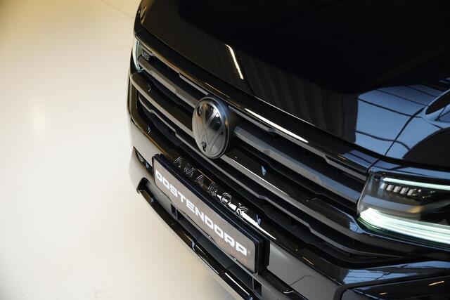 Volkswagen AMAROK 3.0TDI/240pk 4Motion Plus Cab Aventura BLACKSTYLE (2 persoons/ grijs kenteken)|2024|Leer|Trekhaak|360 Camera|Virtual Cockpit|Blindspot|21"Blackstyle|Blackstyle Roll Cover|IQ LED|PDC|Harman/Kardon|Cruise+ACC