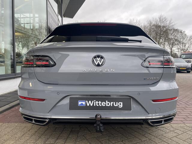 Volkswagen Arteon Shooting Brake 1.4 TSI eHybrid R-Line Business / Panoramadak / Trekhaak Elek. / 'Nappa/Carbon' incl. R-Line top-sportstoelen / Fabrieksgarantie t/m 11/2028! / IQ Light / Navi Pro / Camera / Keyless / Alarm / Stoelverwarming V+A / Standk