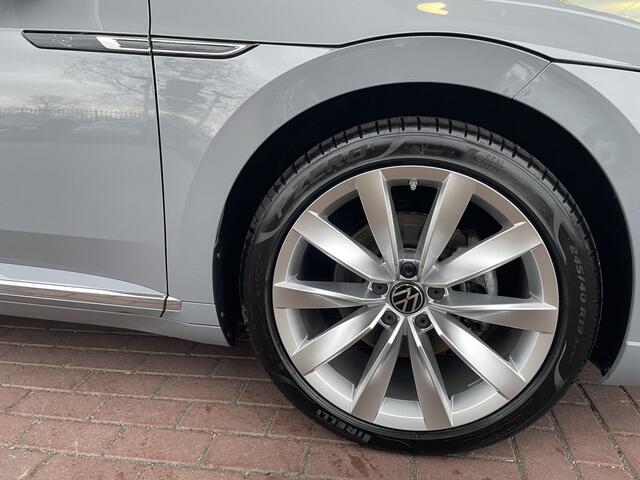 Volkswagen Arteon Shooting Brake 1.4 TSI eHybrid R-Line Business / Panoramadak / Trekhaak Elek. / 'Nappa/Carbon' incl. R-Line top-sportstoelen / Fabrieksgarantie t/m 11/2028! / IQ Light / Navi Pro / Camera / Keyless / Alarm / Stoelverwarming V+A / Standk