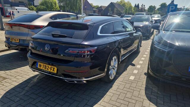 Volkswagen Arteon Shooting Brake 1.4 TSI eHybrid R-Line Business+ 160KW/218PK DSG Hybride, Electr wegklapbare trekhaak, Panoramadak, Lederen bekleding met electr bestuurderstoel incl geheugen, Rondomzicht camera, sideassist, lane assist, travel assist, elektrische achterkl