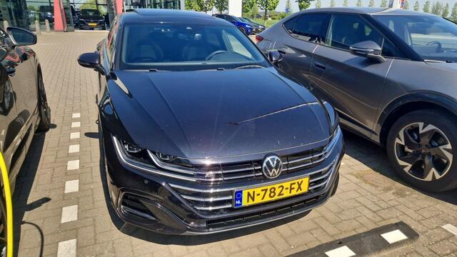 Volkswagen Arteon Shooting Brake 1.4 TSI eHybrid R-Line Business+ 160KW/218PK DSG Hybride, Electr wegklapbare trekhaak, Panoramadak, Lederen bekleding met electr bestuurderstoel incl geheugen, Rondomzicht camera, sideassist, lane assist, travel assist, elektrische achterkl