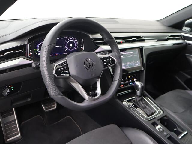Volkswagen Arteon Shooting Brake 1.4 TSI eHybrid R-Line Business+ | 218 PK | SoH 89% | Trekhaak wegklapbaar | Panoramadak | IQ light LED koplampen | R-Line |