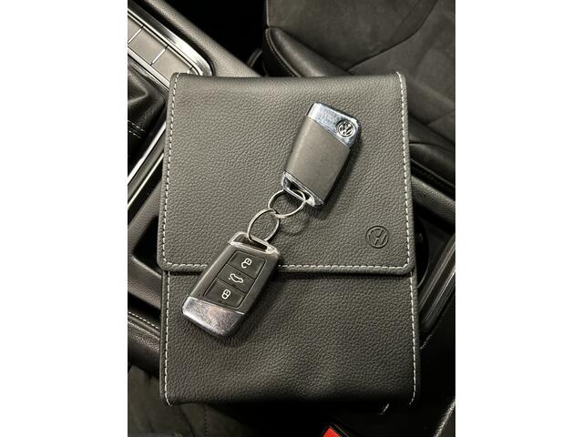 Volkswagen Arteon 2.0 TSI Business 3X R-Line | Panoramadak | Alcantara/Lederen bekleding | Digital dashboard | Adaptieve cruise control | Keyless | Achteruitrijcamera | Stoelverwarming voor+achter | Lane assist | Apple carplay | Elek. kofferklep | Elek. inklapbare spiegels