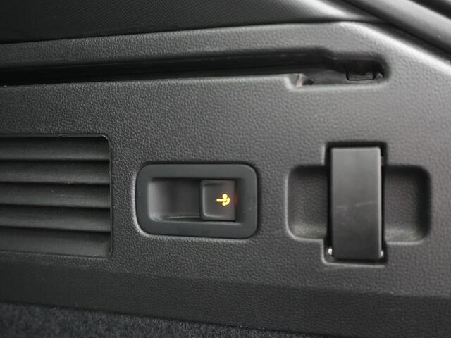 Volkswagen Arteon Shooting Brake 1.4 TSI eHybrid R-Line Business+ Plug In Hybrid 218pk Dealer O.H PHEV | Panodak | Trekhaak af Fabriek | Adaptive Cruise | Lederen Sportstoelen Massage & Memory | 360 Camera | Head Up | Stuurverwarming | Virtual | BLIS |