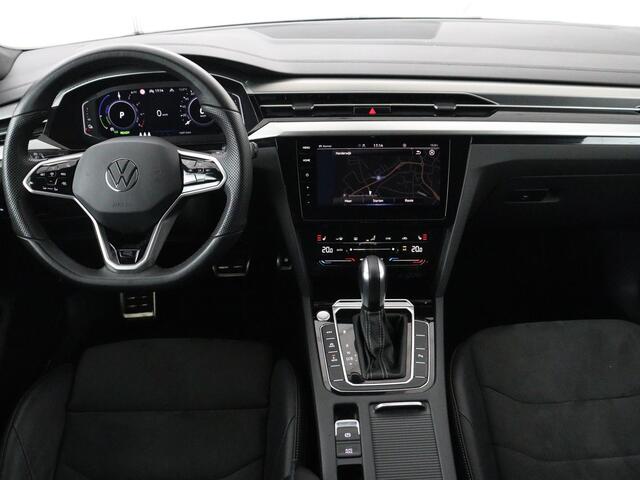 Volkswagen Arteon Shooting Brake 1.4 TSI eHybrid R-Line | Panoramadak | Stoelverwarming | LED Plus | Sfeerverlichting | Carplay | Trekhaak | Achterbankverwarming | Adaptive cruise | Navigatie | PHEV | Plug In