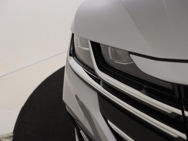 Volkswagen Arteon Shooting Brake 1.4 TSI eHybrid R-Line Business | SoH 90% | Panoramadak | Trekhaak | Head-up display | Adaptieve demping | Stoelverwarming voor en achter | Keyless | Parkeerassistent | Adaptieve cruise control |