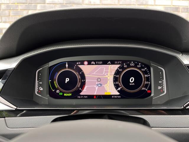 Volkswagen Arteon 1.4 TSi EHYBRID R-LINE - LEDER - PANO - TREKH. - 19 INCH