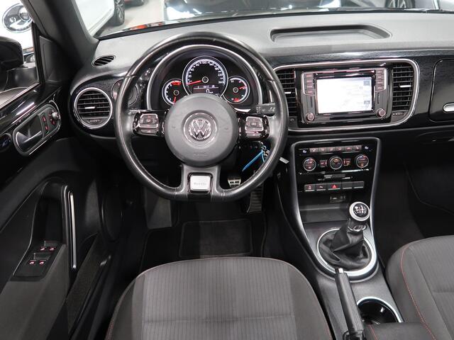 Volkswagen BEETLE (NEW) Cabriolet 1.2 TSI Sound Airco-ecc Navigatie App connect Sportvelgen 17 inch Parkeersensoren Windscherm Afdekhoes Boekjes aanwezig 2017 Facelift model Stoelverwarming Cabrio Zeer nette staat