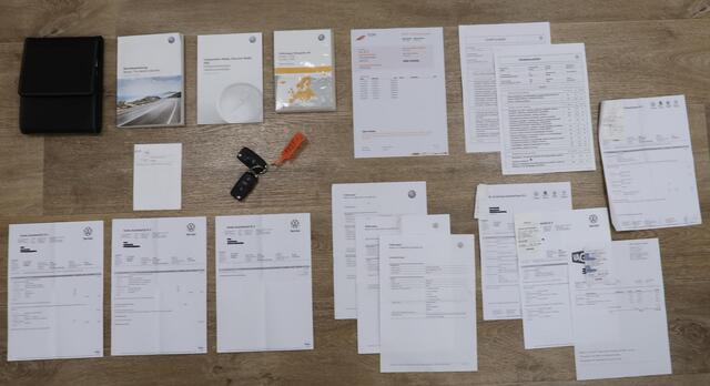 Volkswagen BEETLE (NEW) Cabriolet 1.4 TSI Exclusive Leer 19 inch Sportvelgen Xenon Fender Navigatie Camera Stoelverwarming PDC App connect Extra meters Onderhoud aanwezig Diamond Stitch Bentley Leder