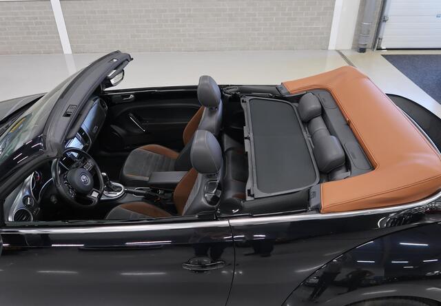 Volkswagen BEETLE (NEW) Cabriolet 1.4 TSI Karmann 150pk Automaat Leer/Alcantara App connect 18 inch Navigatie Carplay PDC Cruise Boekjes aanwezig Nette staat