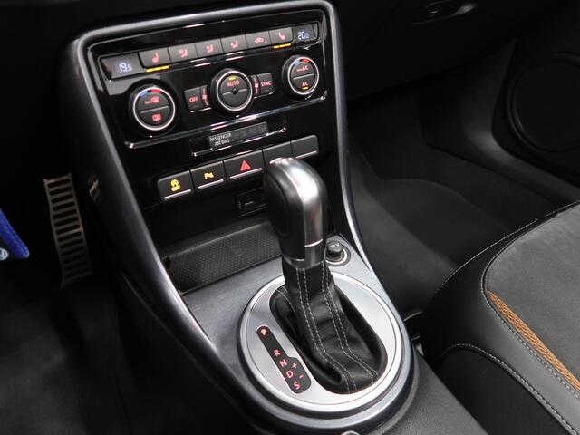 Volkswagen BEETLE (NEW) Cabriolet 1.4 TSI Karmann 150pk Automaat Leer/Alcantara App connect 18 inch Navigatie Carplay PDC Cruise Boekjes aanwezig Nette staat