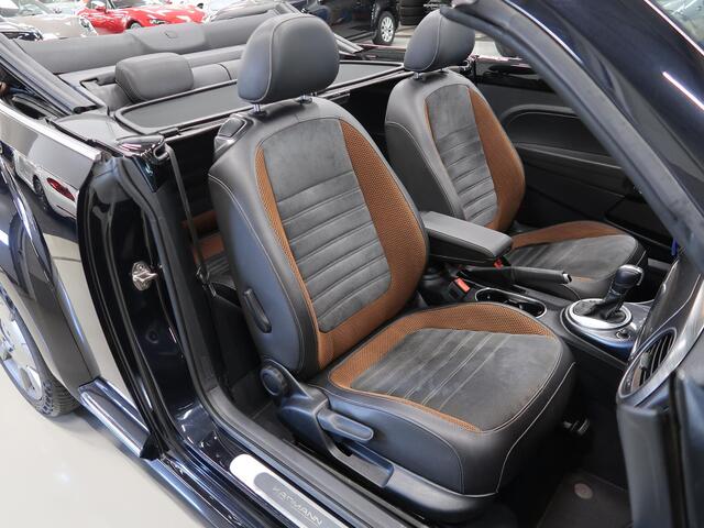 Volkswagen BEETLE (NEW) Cabriolet 1.4 TSI Karmann 150pk Automaat Leer/Alcantara App connect 18 inch Navigatie Carplay PDC Cruise Boekjes aanwezig Nette staat