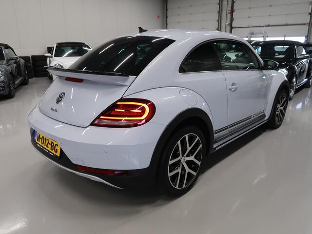 Volkswagen BEETLE (NEW) 1.4 TSI Dune 1.4 Automaat DSG 150pk Leer Camera App connect Navigatie LED Xenon Airco-ecc Bluetooth 18 inch Sportvelgen Spoiler Onderhoud aanwezig White Silver metallic Schakelflippers