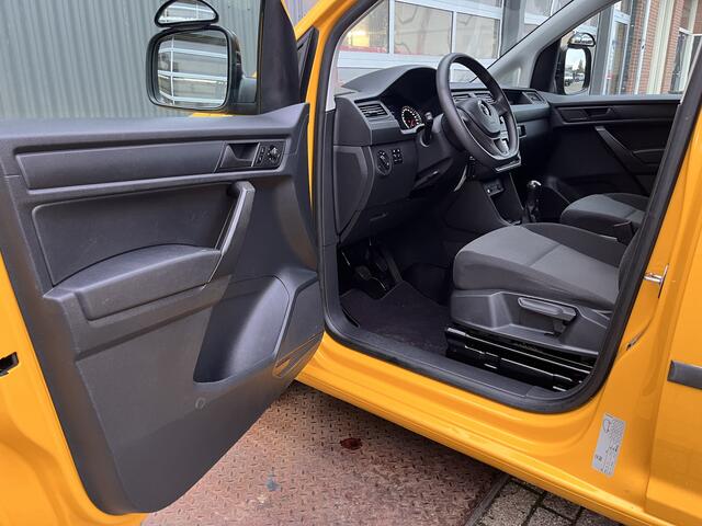 Volkswagen CADDY 2.0 TDI L1H1 Airco Cruise controle Trekhaak 1400kg trekgewicht Kastinrichting Parkeersensoren achter Schuifdeur Telefoon verbinding 1e eigenaar Euro 6 bpm vrij