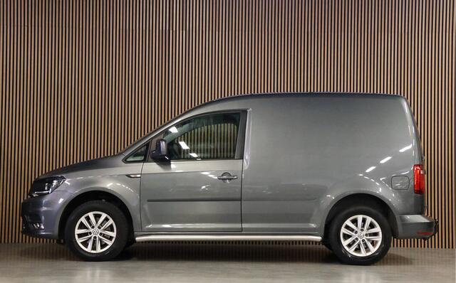 Volkswagen CADDY 2.0 TDI BMT Highline | Cruise control | Airco | Navigatie | PDC | Trekhaak | Airco | MF Stuur | Sidebars | NAP Logisch | 1e eigenaar |